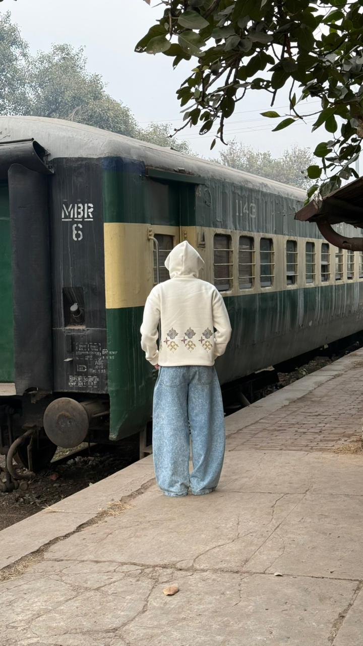 Pullover Street Hoodie (Cream)